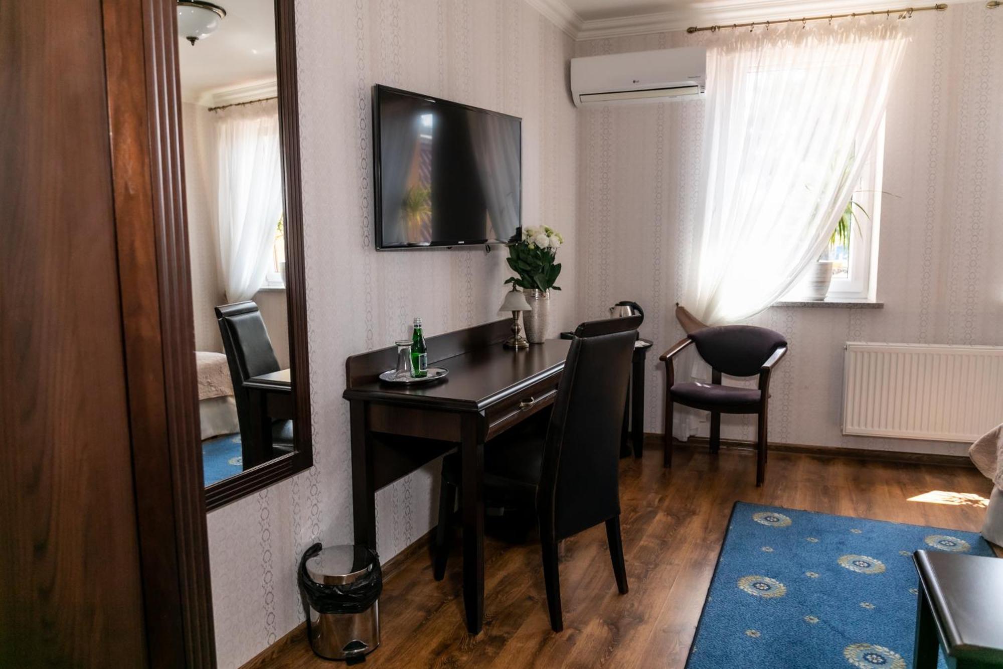 Olawian Hotel Oława Extérieur photo