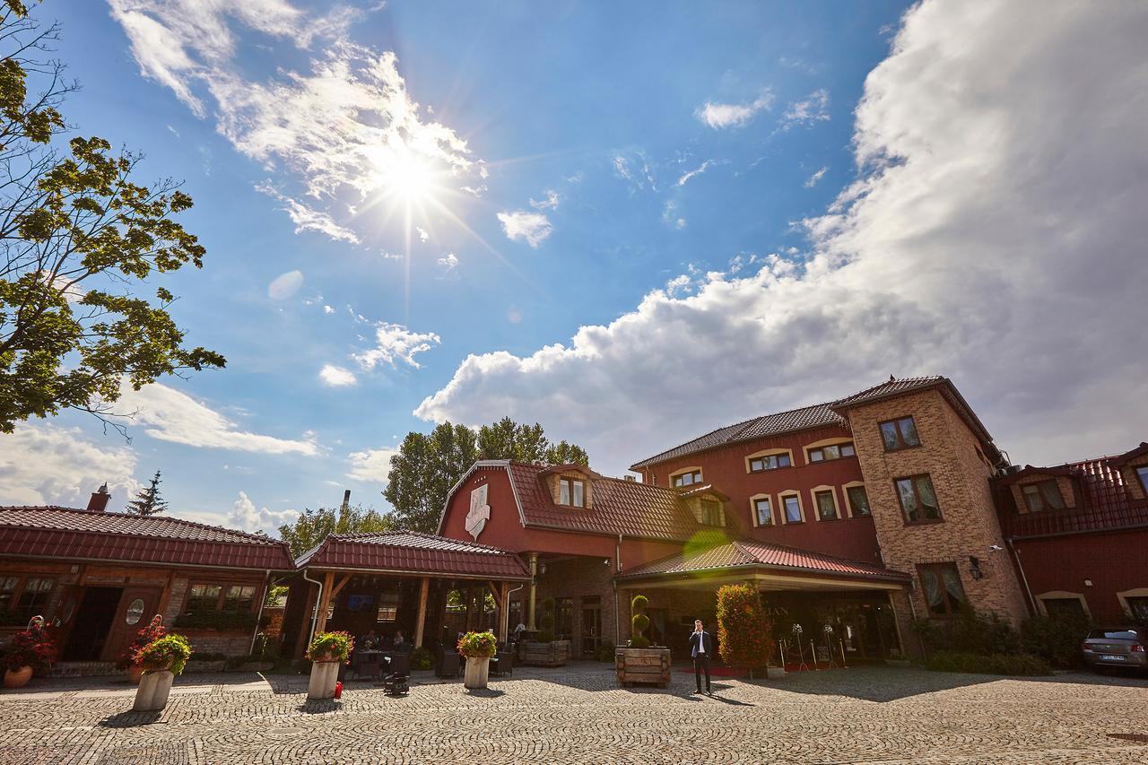 Olawian Hotel Oława Extérieur photo