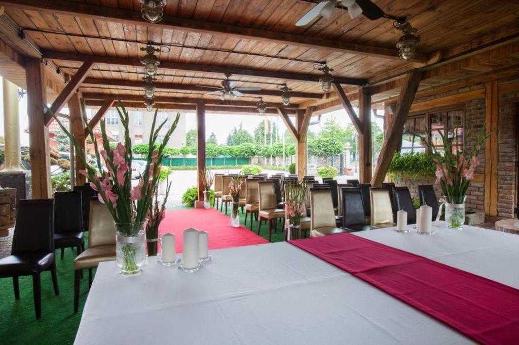 Olawian Hotel Oława Extérieur photo